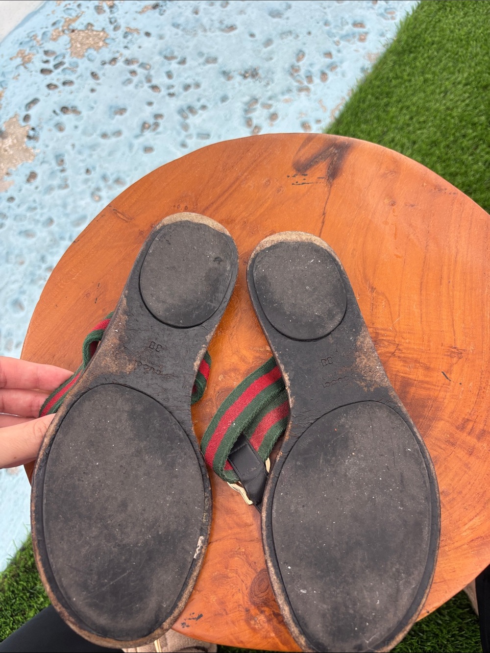 Gucci Black Leather GG-Embossed Sandals with Green and Red Web Straps - Picture 2 of 2
